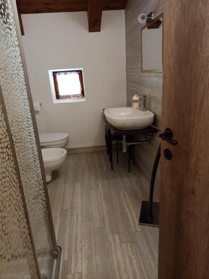 Apartamento Vite Dipinte 1 Bilocale In Langa Novello Exterior foto