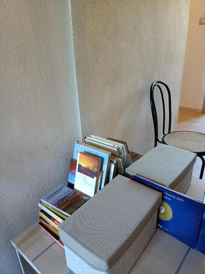 Apartamento Vite Dipinte 1 Bilocale In Langa Novello Exterior foto