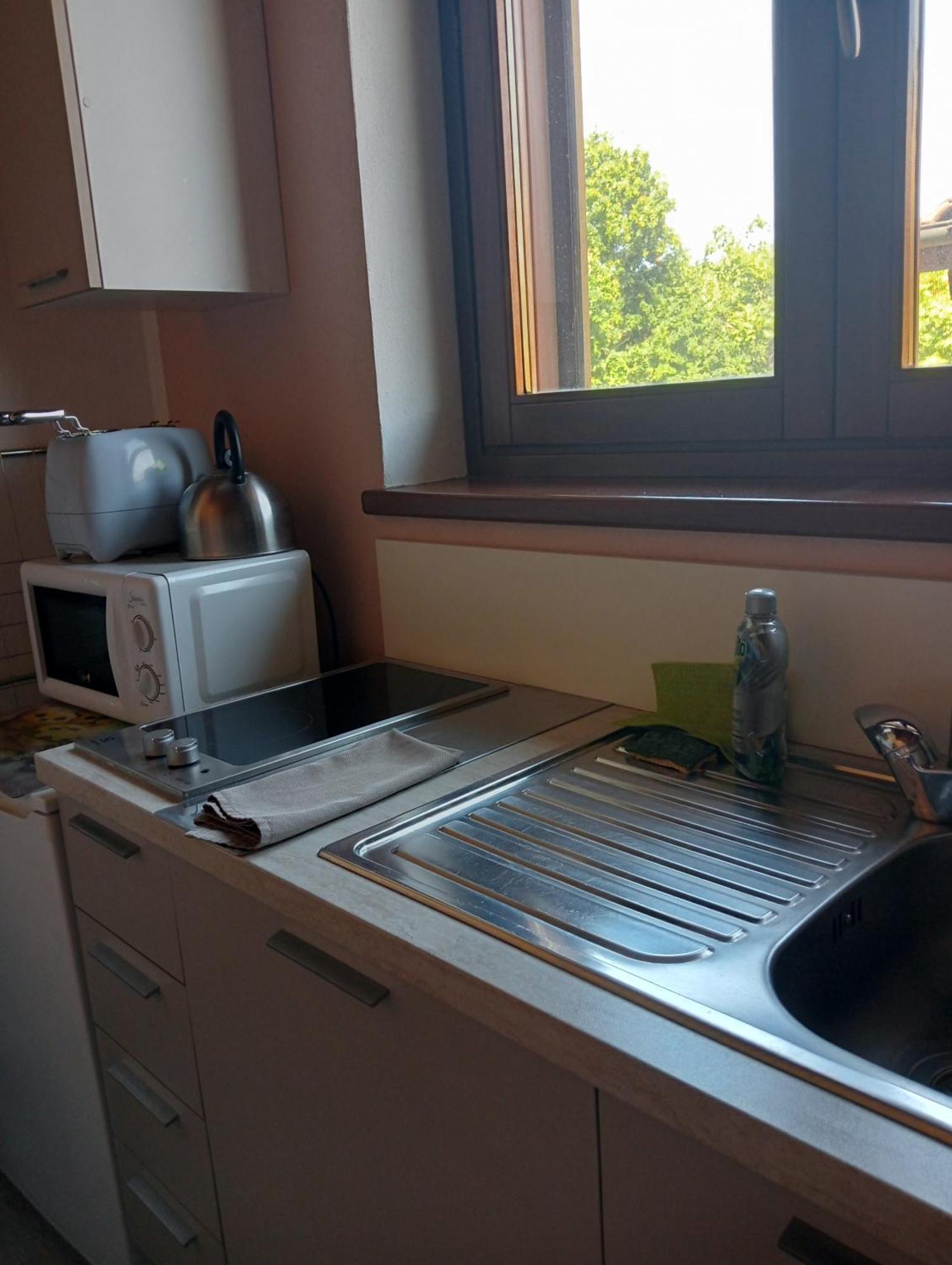 Apartamento Vite Dipinte 1 Bilocale In Langa Novello Exterior foto